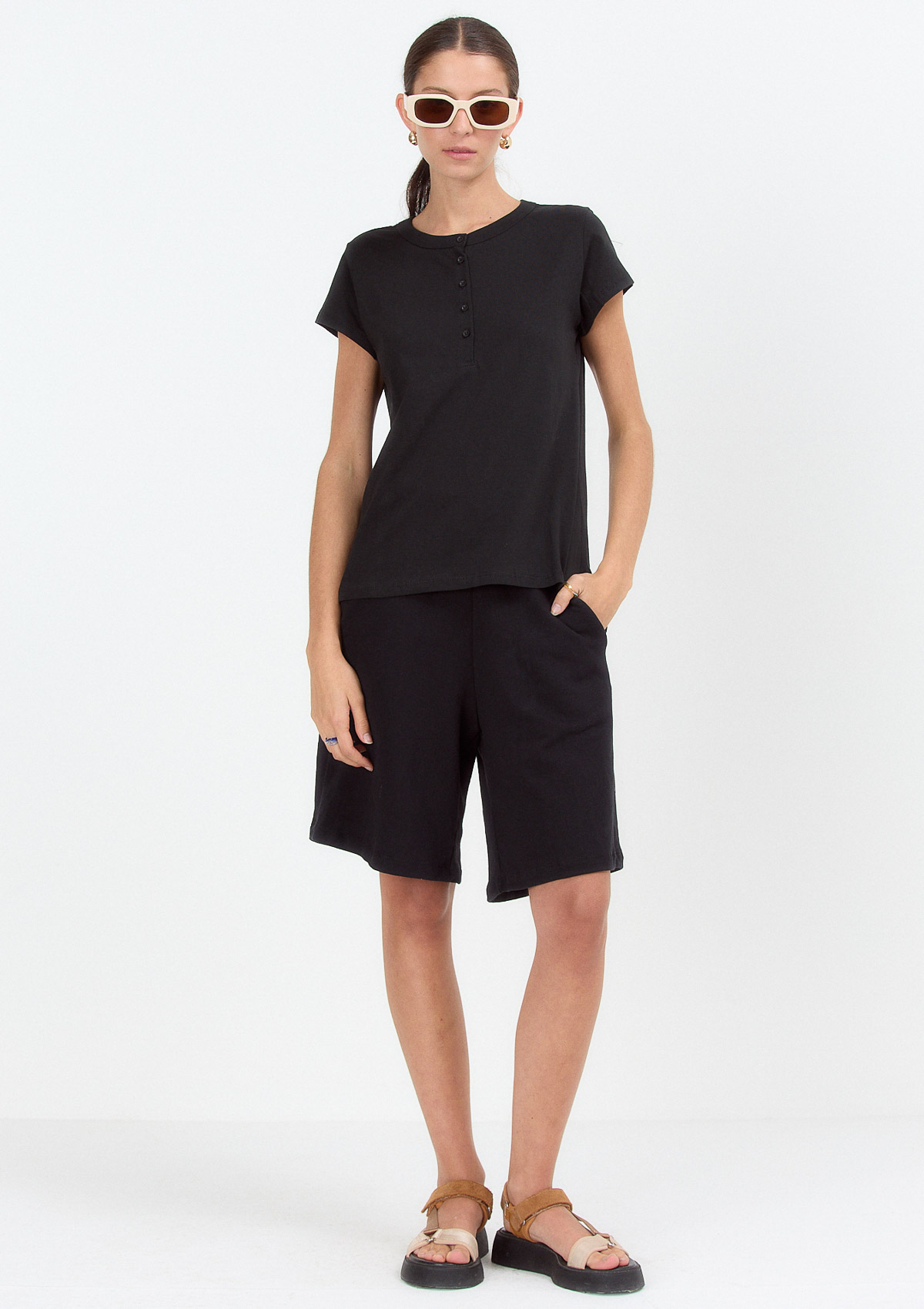 122559181-03999 - REMERA CON CARTERA