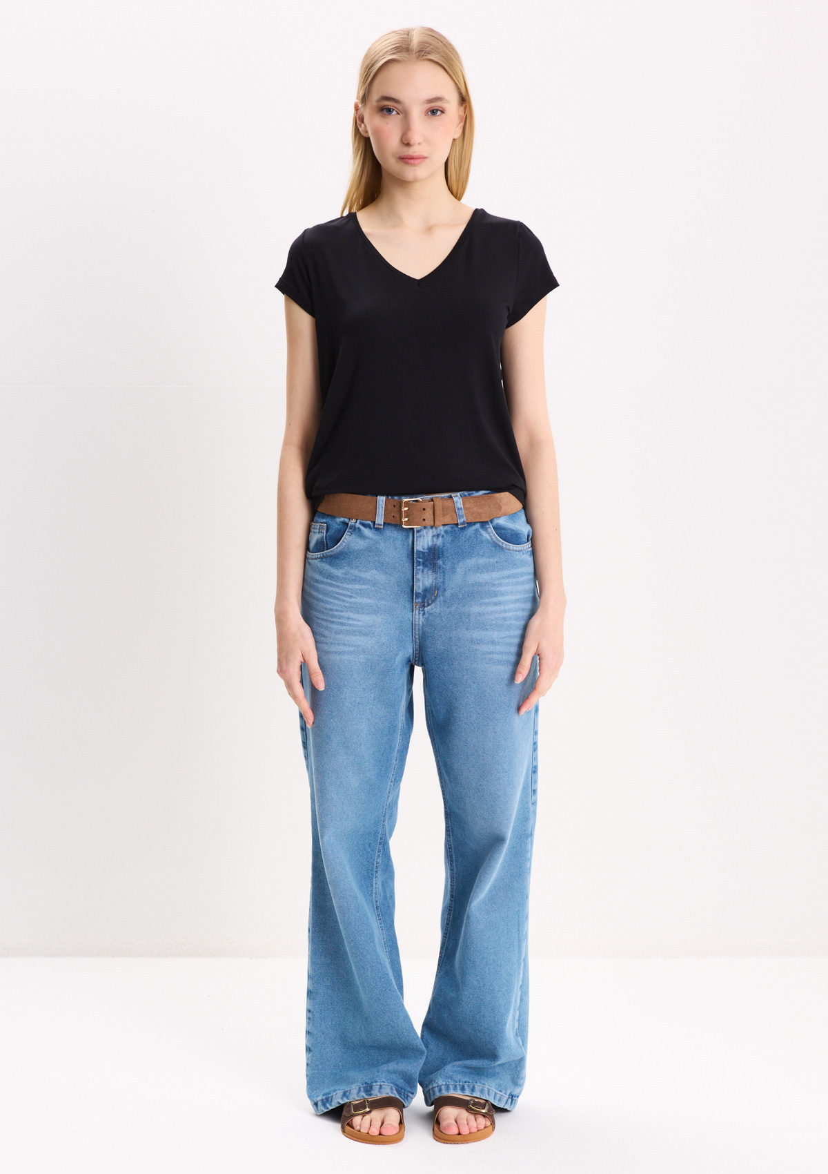 REMERA ESCOTE V