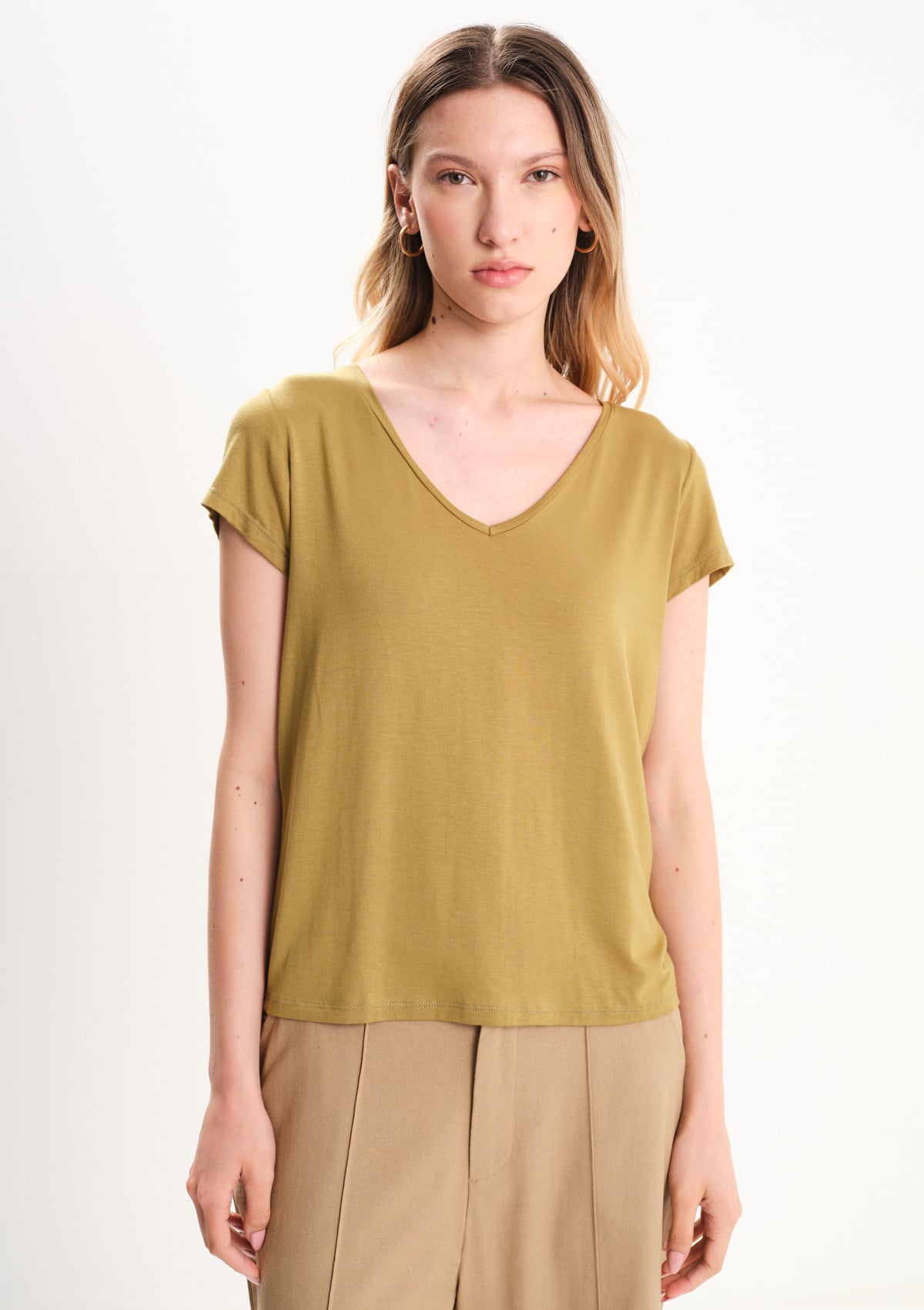 REMERA ESCOTE V