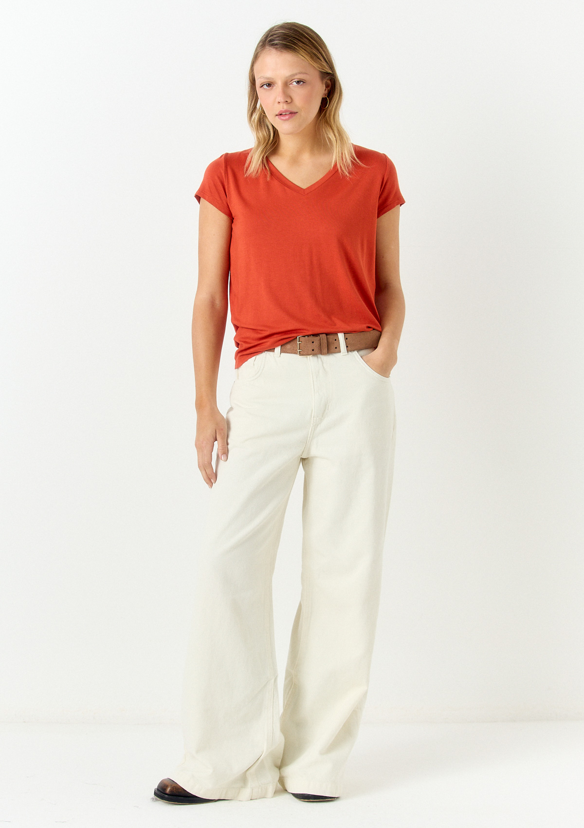 REMERA ESCOTE V