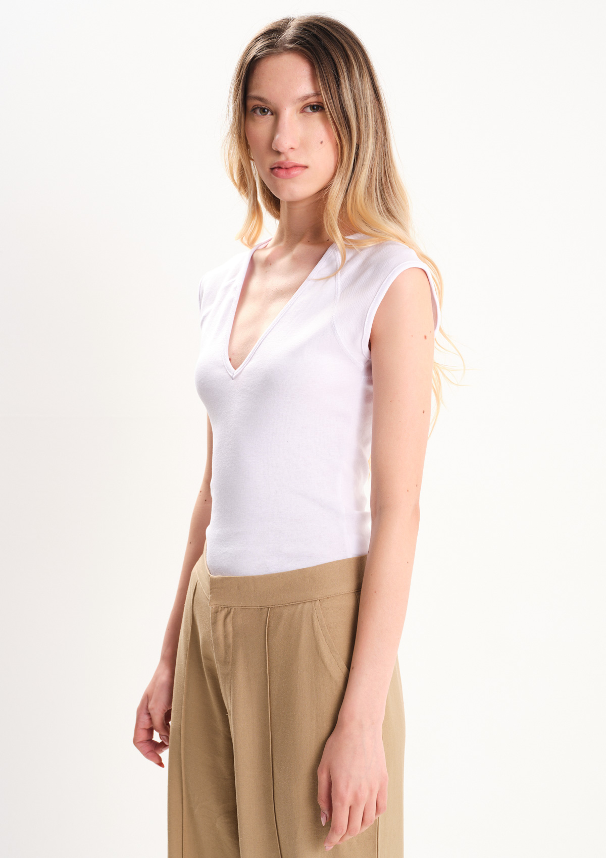 112797781-01999 - REMERA ESCOTE V