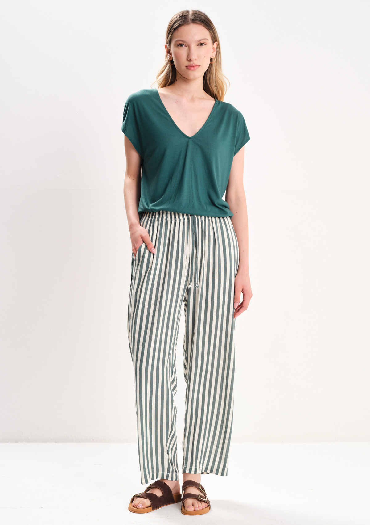 112690271-63999 - REMERA ESCOTE V