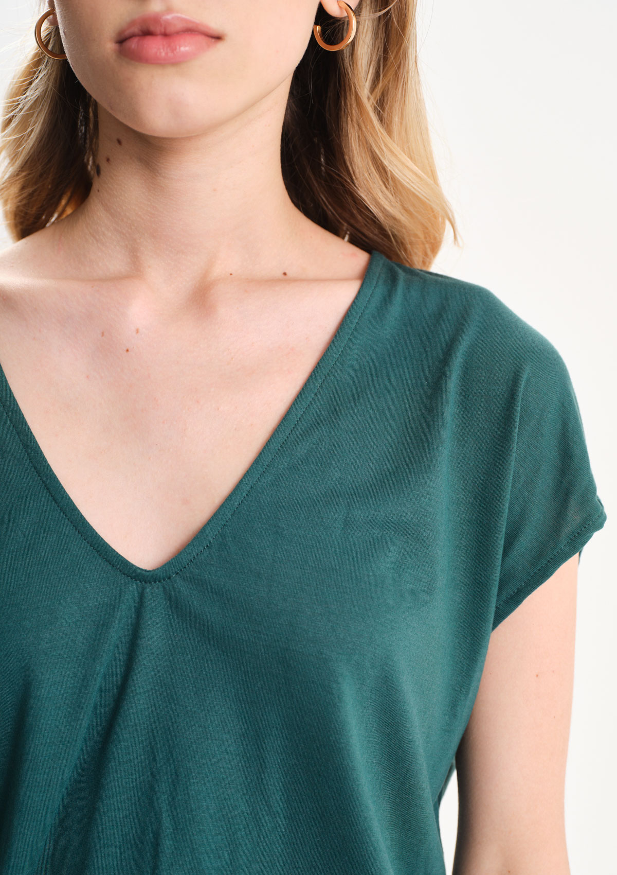 112690271-63999 - REMERA ESCOTE V