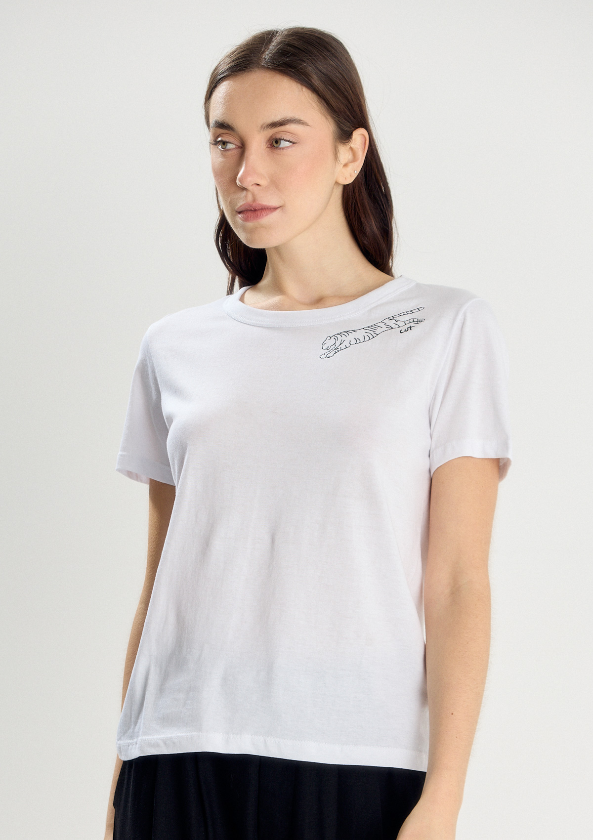 112697951-01999 - REMERA BORDADO