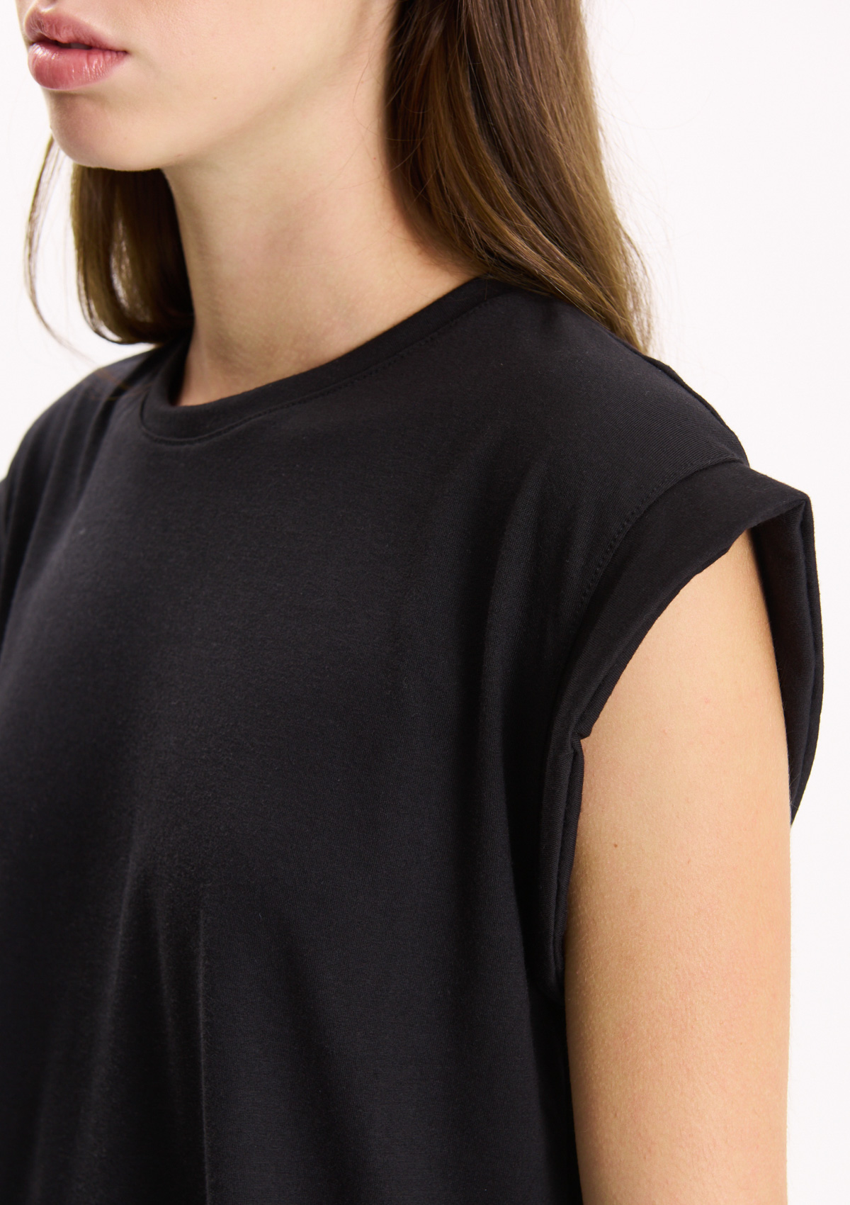 112493201-03999 - REMERA SIN MANGAS