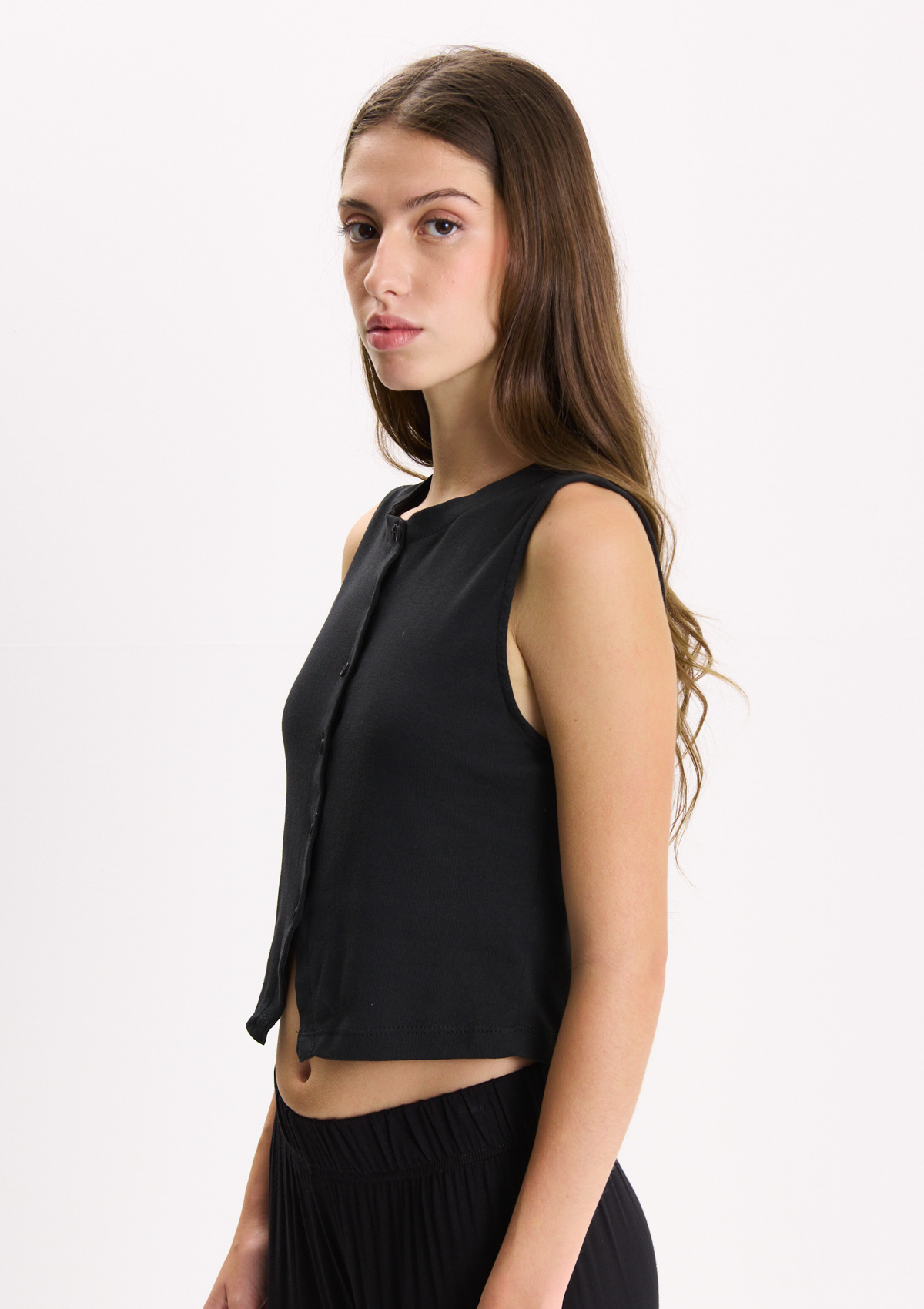 112698111-03999 - MUSCULOSA CON BOTONES