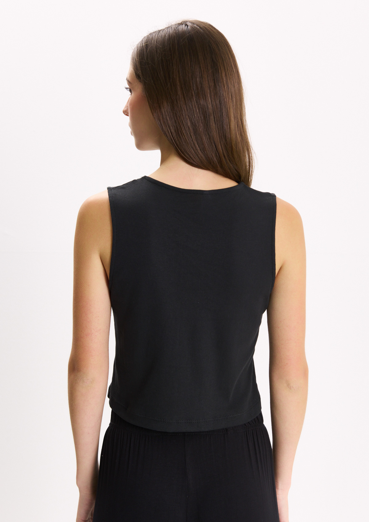 112698111-03999 - MUSCULOSA CON BOTONES