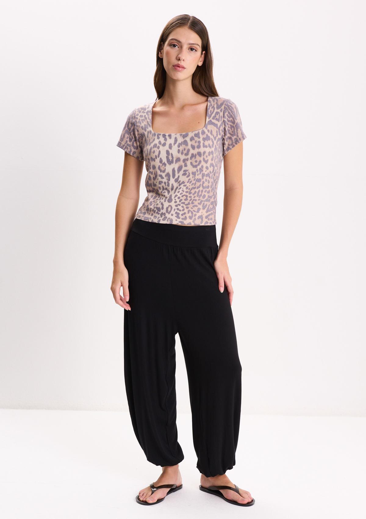 REMERA ESCOTE CUADRADO