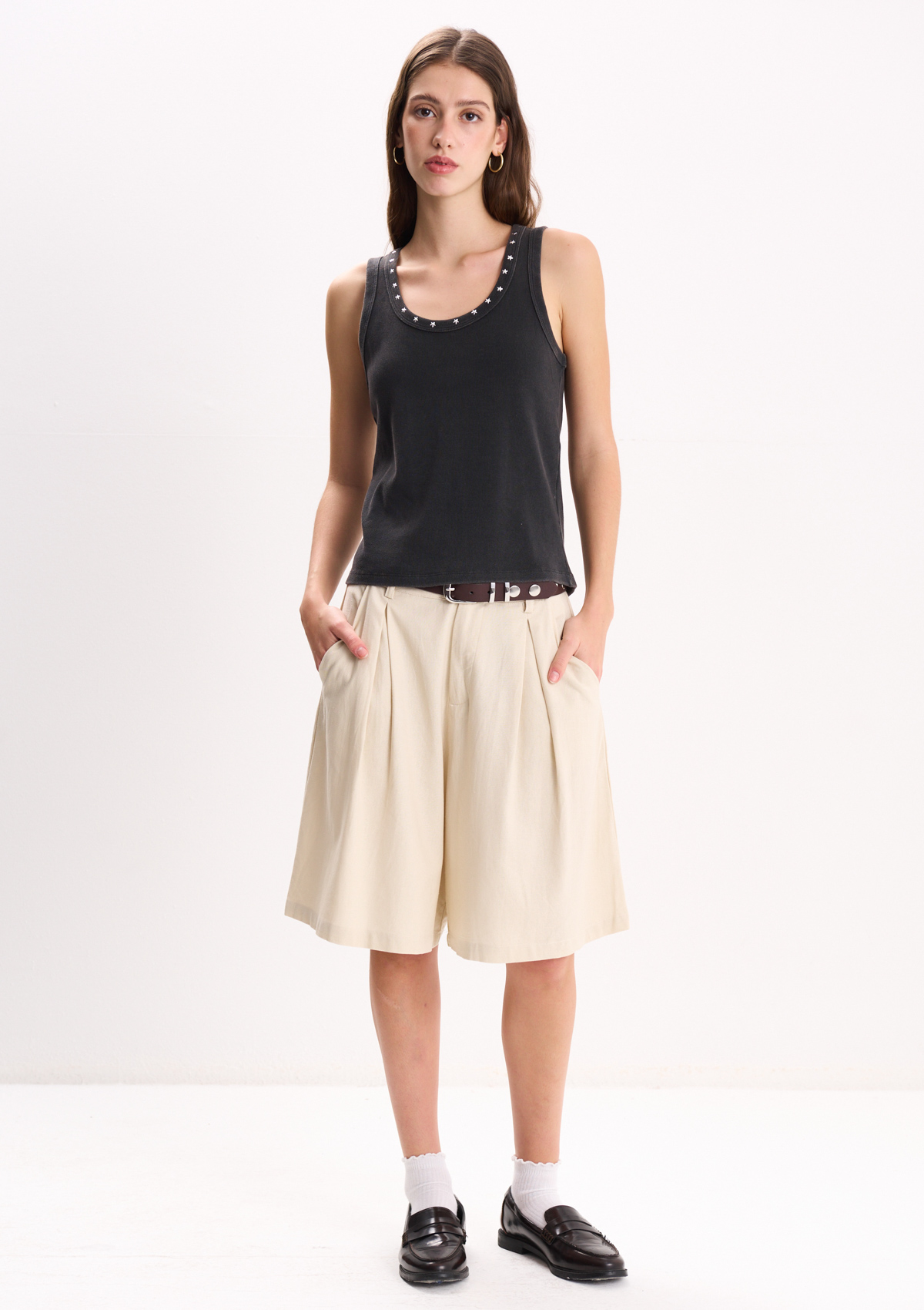 MUSCULOSA CON TACHAS