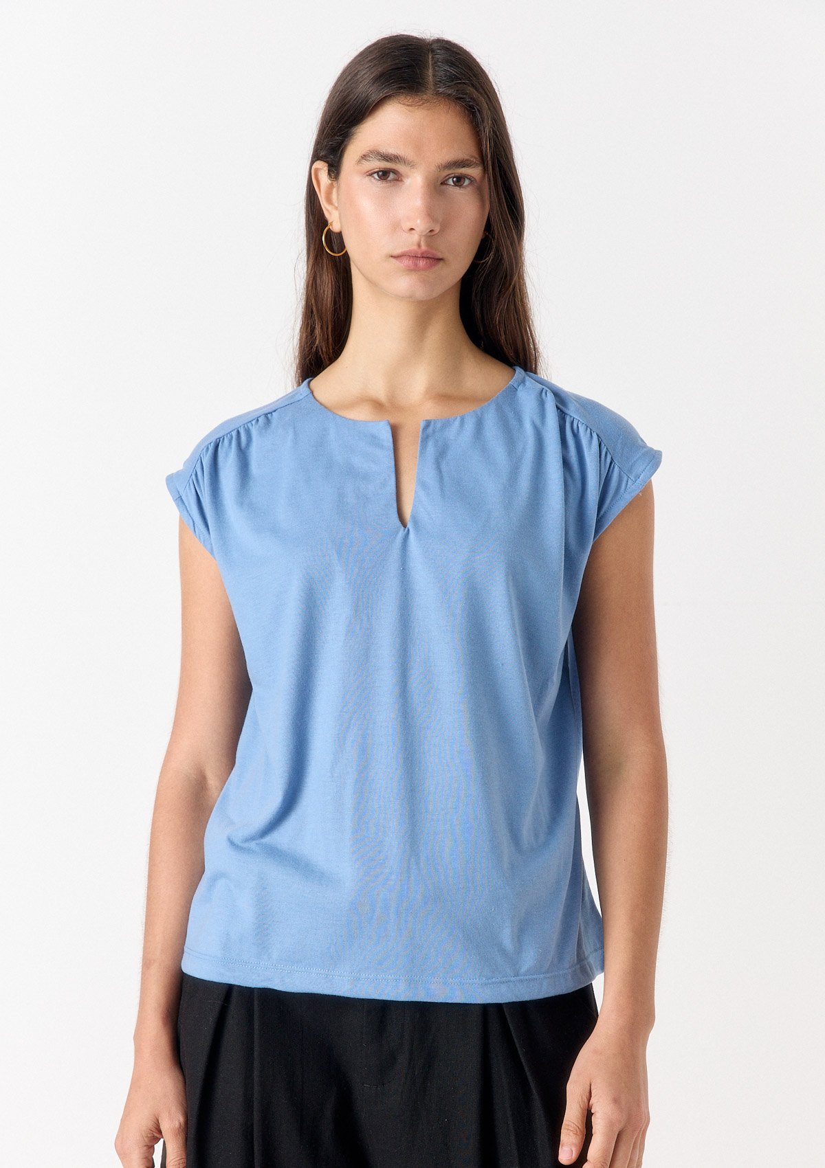 112690221-19999 - REMERA FRUNCES
