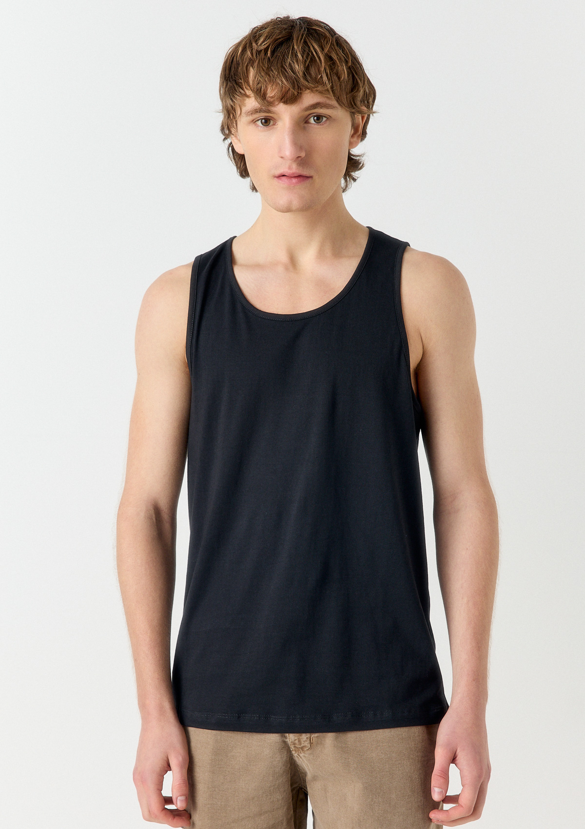 132595581-03999 - MUSCULOSA BÁSICA