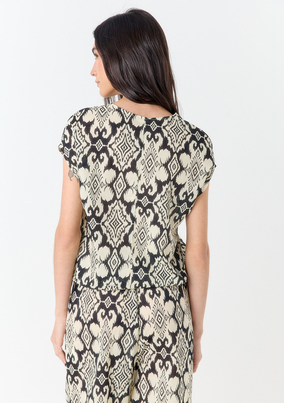 2127R1231-02999 - BLUSA ESTAMPADA